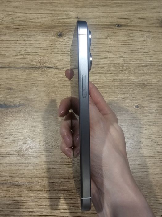 Iphone 15 pro max bateria 88%