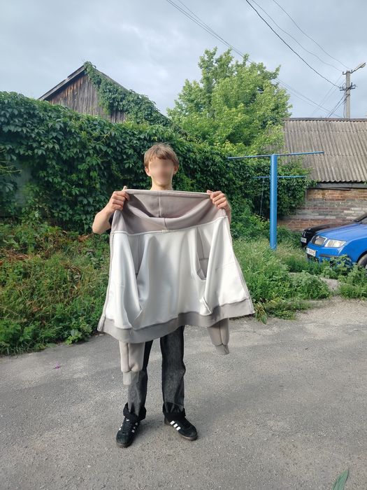 Продам кофту. Стан хороший, без дефектів.
