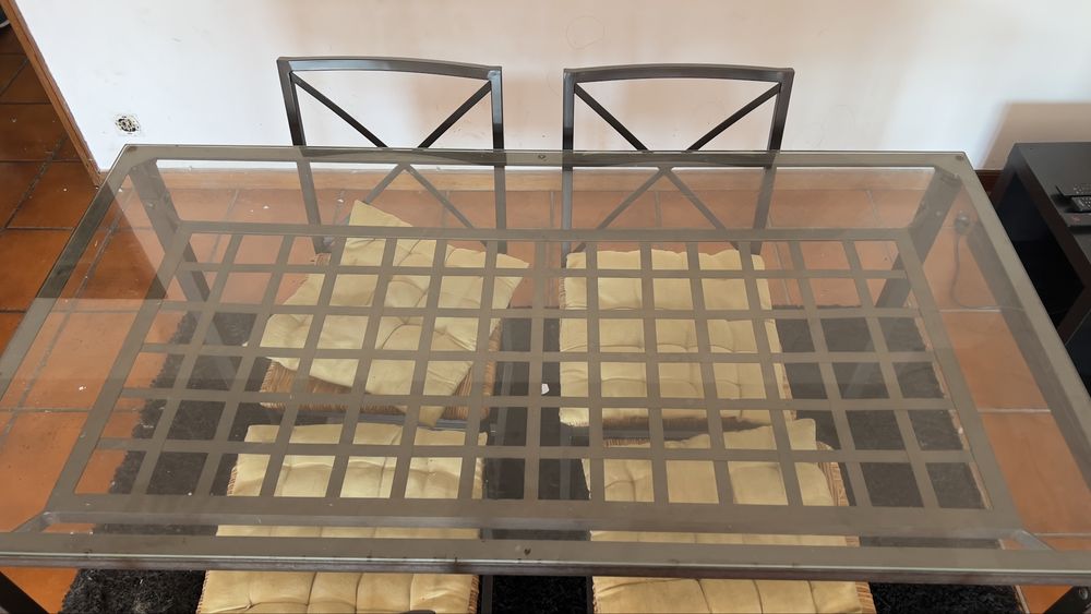 Mesa de jantar em vidro+ 4 cadeiras