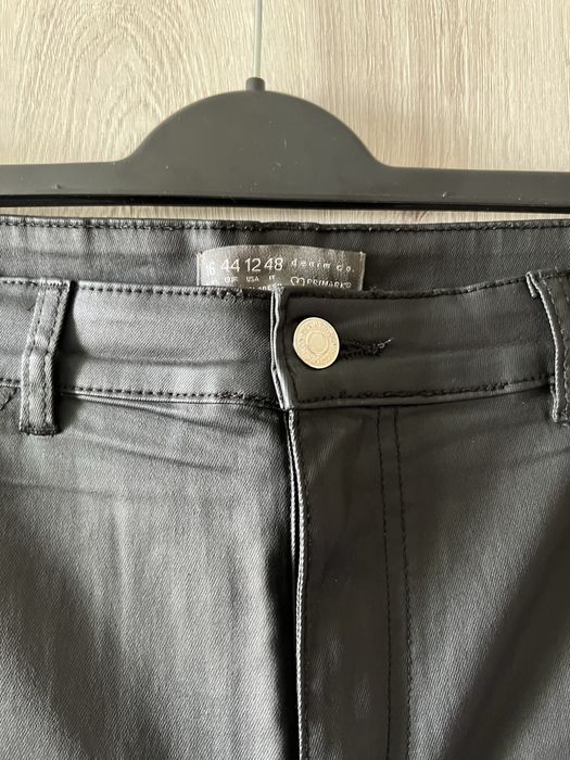 Spodnie eko skóra z guzikiem slim fit rurki 44 primark