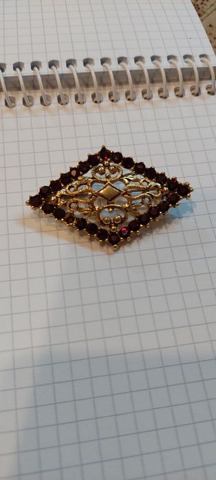 Брошки красивые старинные есть несколько штук