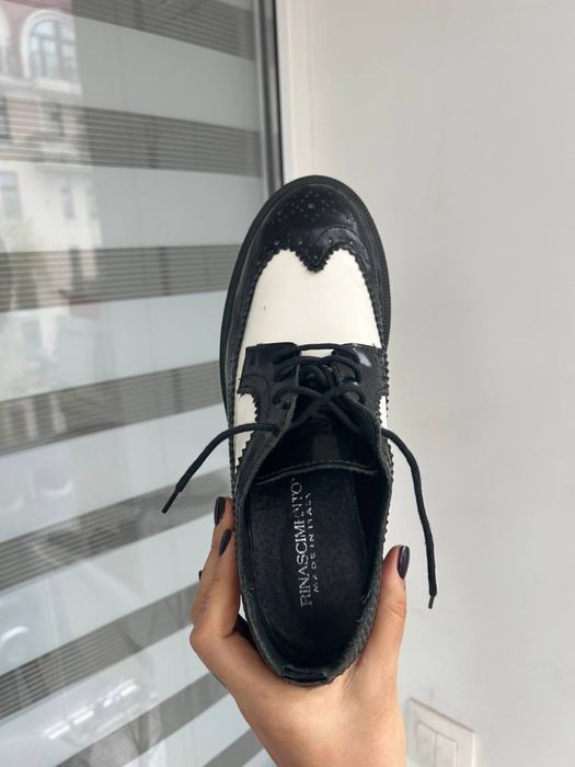 Шкіряні броги типу Dr.Martens, Steels