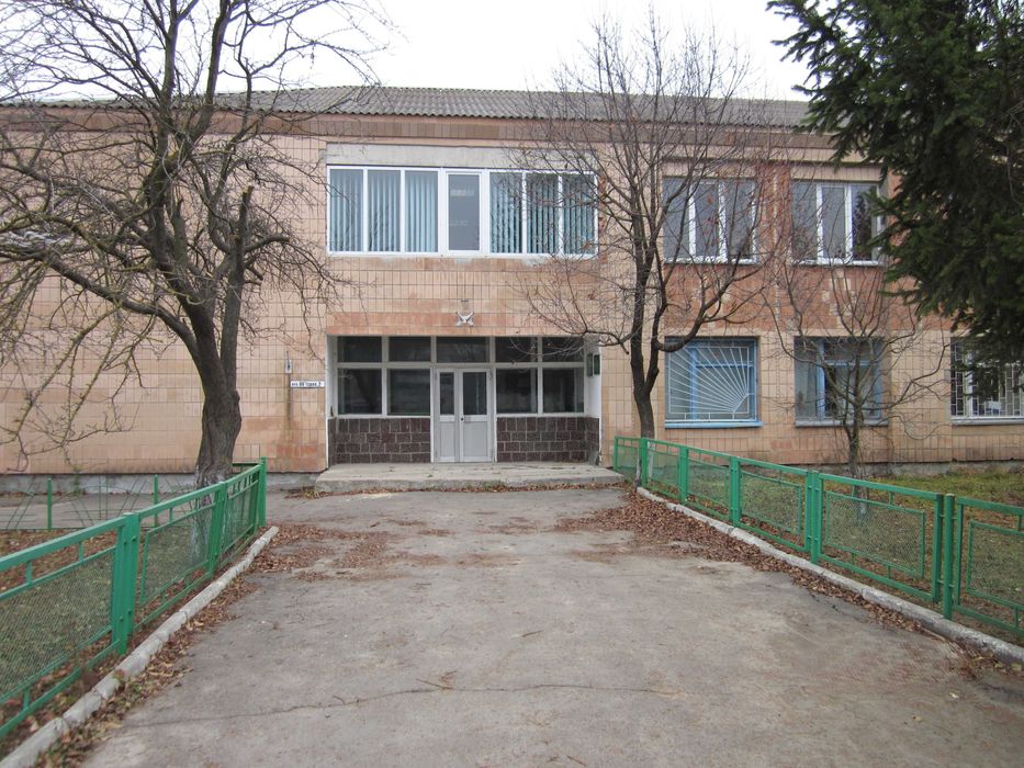 Продам адміністративно виробничо - складську  будівлю пл. 1018 кв.м.