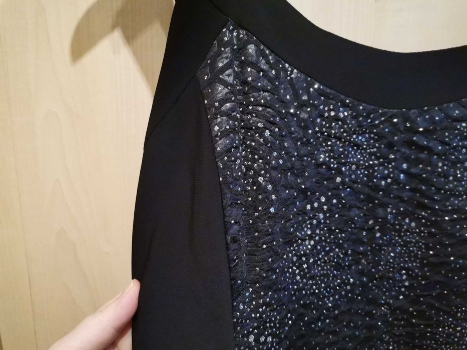 Elegancka czarna sukienka