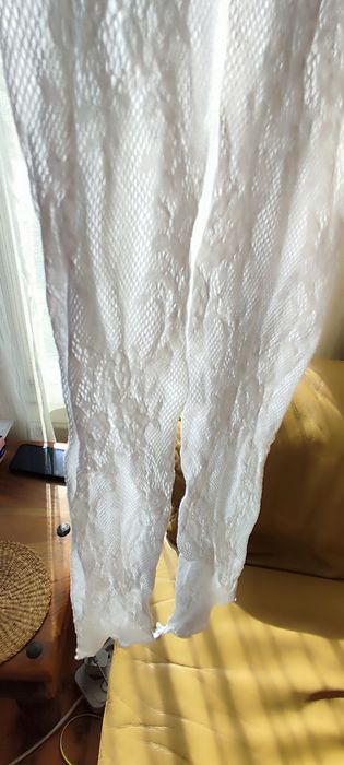 Koronkowe, białe, siatkowe rajstopy