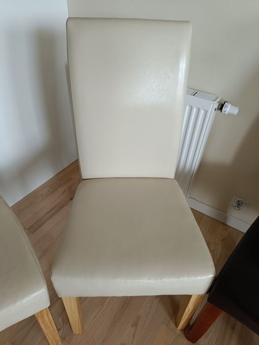 4 Krzesla stołki z Eco skóry
