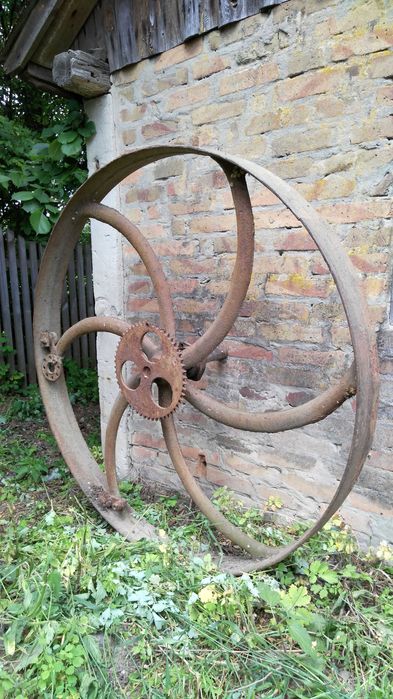 Старовинне гігантське металеве колесо (142 см)