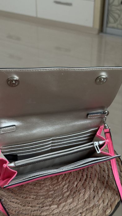 Сумка клатч  GUESS
