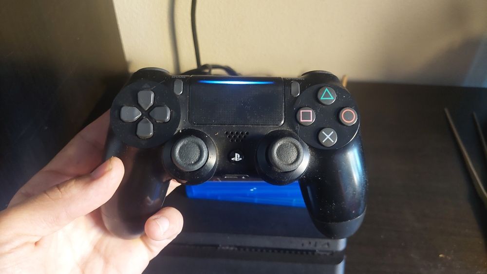 Ps4 Slim 1Tb + comando + jogos