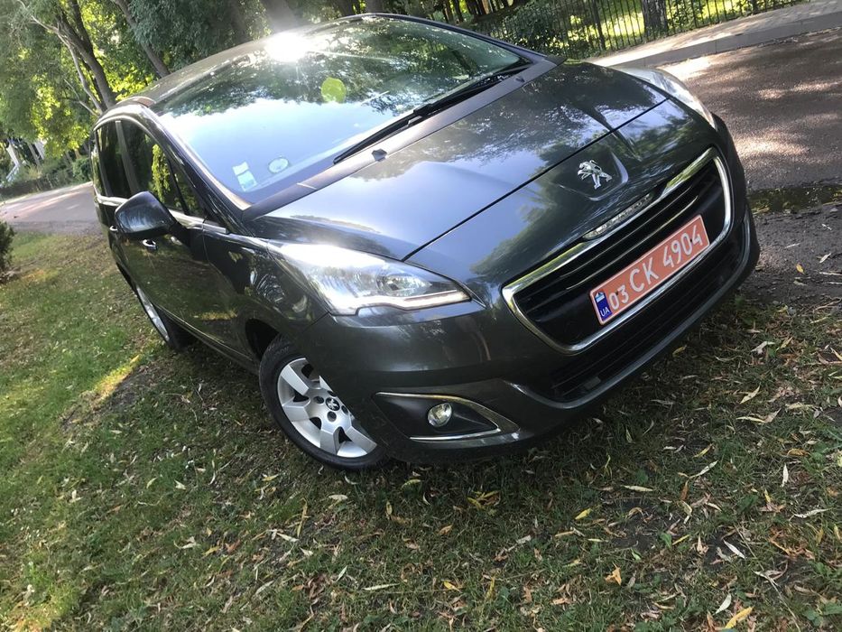 Пежо 5008 2014 року у відмінному стані