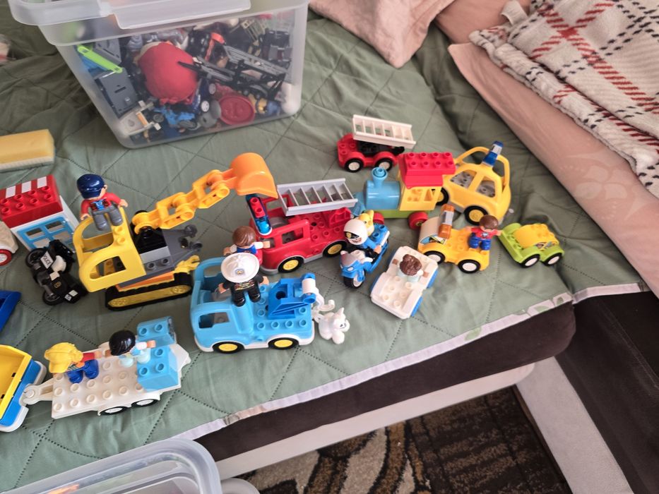 Kilka zestawów lego duplo karton.