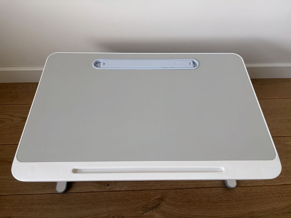 Stolik pod laptopa