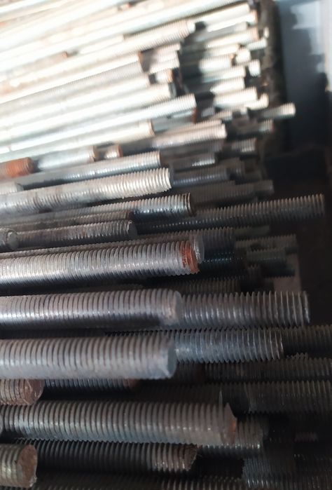 Шпилька м12 . Оцинкованная