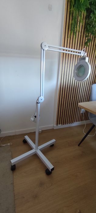 Lupa Led com pé 5 diopetrias