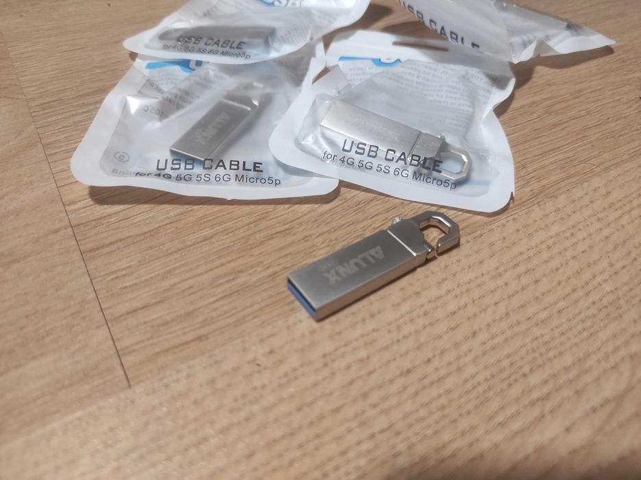 Pendrive 16 GB USB 3.0 – szybki i bez zbędnych bajerów