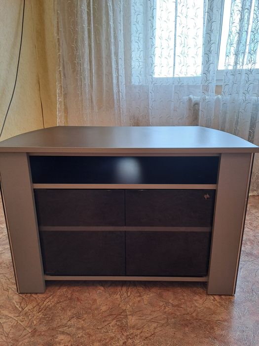 Тумба под телевизор бу. 750 грн.