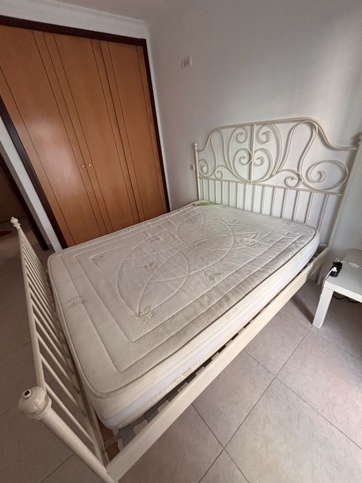 Cama de ferro Ikea