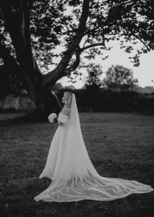 Klasyczna gładka suknia ślubna