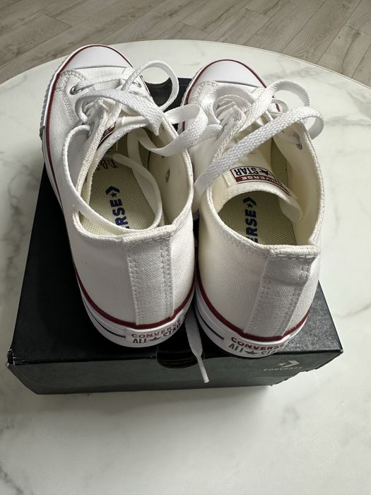 Nowe Converse Białe .
