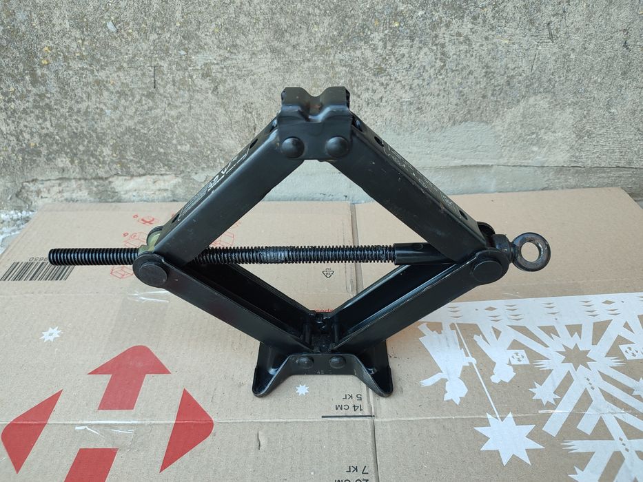 Домкрат nissan Ніссан