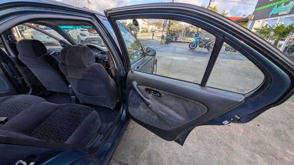 Honda Civic 1.6 SR VTEC Swiss Cool (125cv) - Nacional