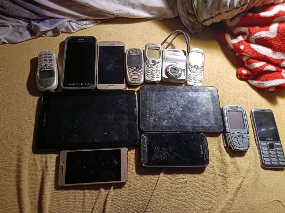 Продаю телефони планшети