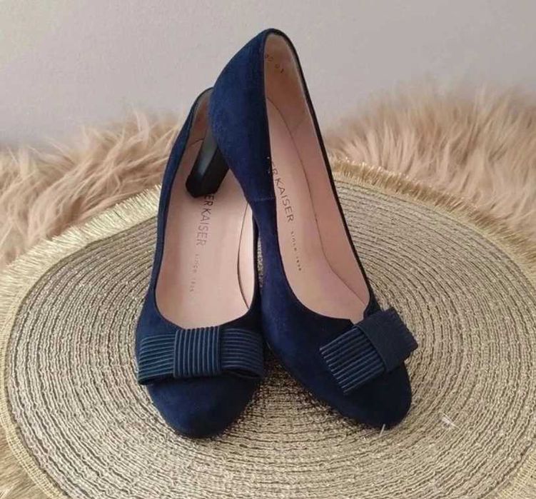 Eleganckie granatowe czółenka skóra zamsz