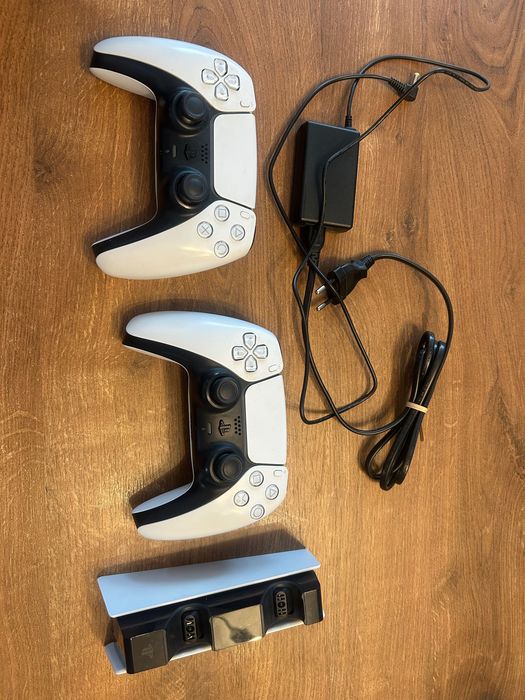 2x pad Sony DualSense PS5 + stacja ładująca
