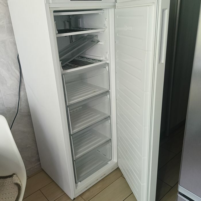 Морозильна камера Sharp SJ-S1182E2W-UA