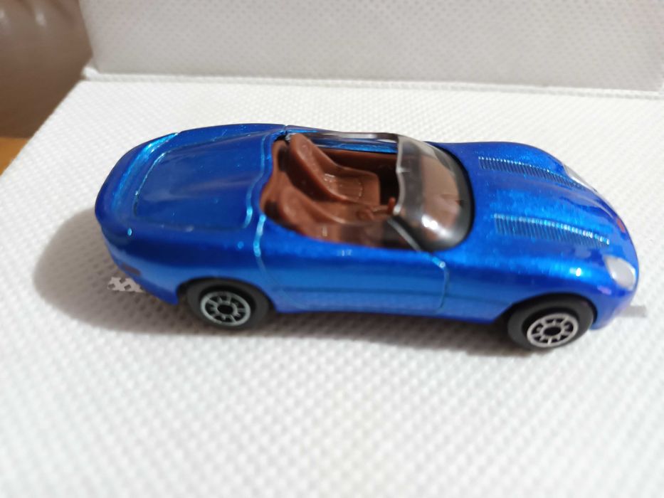Miniaturas 1/64 Welly CM