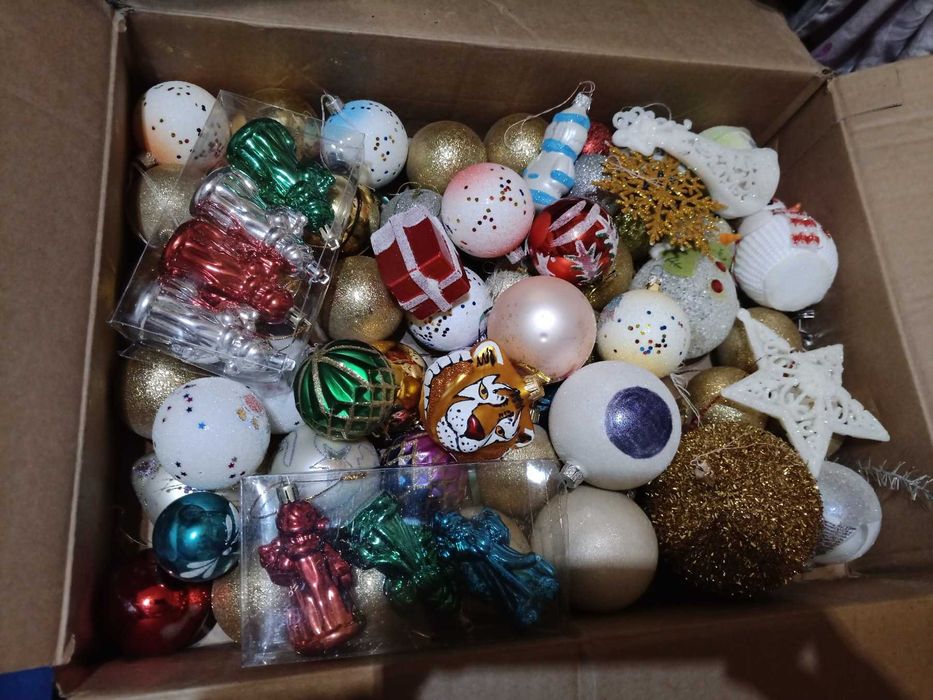 Игрушки новогодние с дождиком(на 3-4 елки)