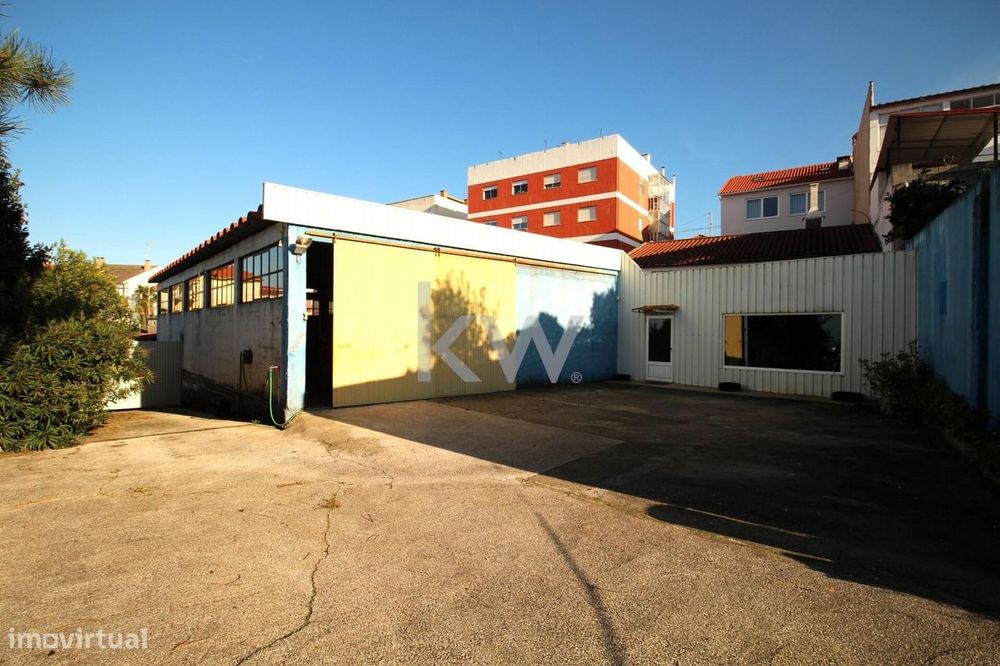 Armazém com 290m2 preparado para Oficina Auto em Santa Clara, Coimbra