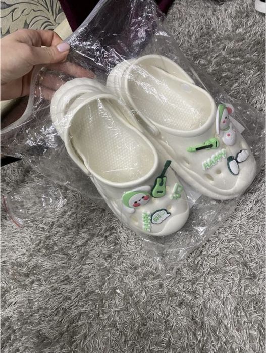 Білі крокси crocs