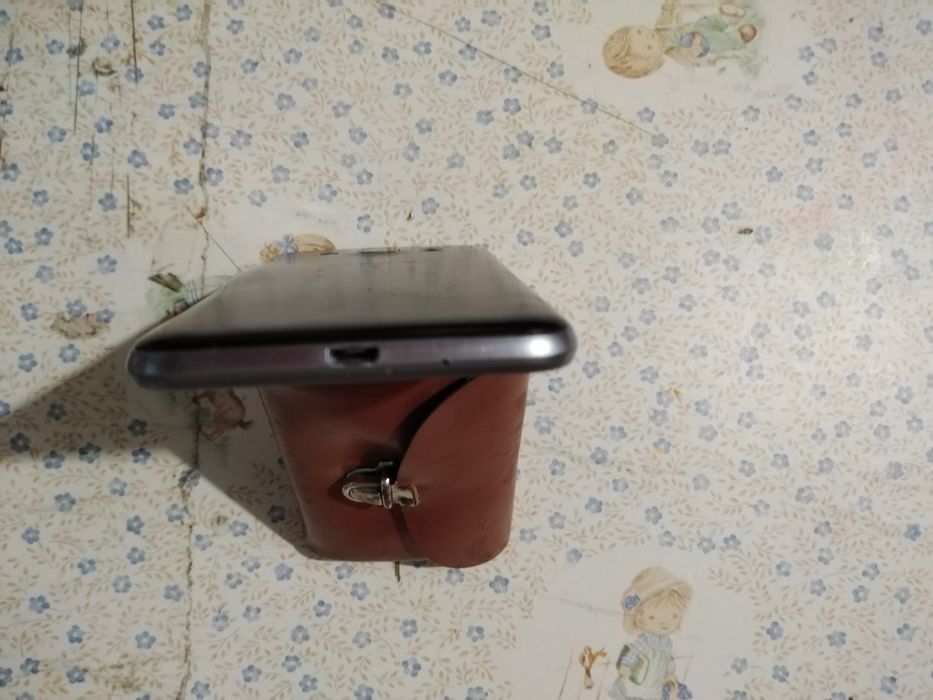 Vendo telemóvel Samsung carregador e fone