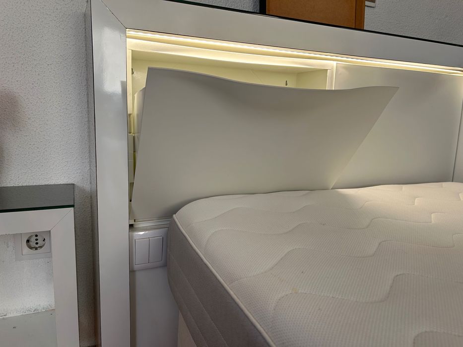 Cama branca de solteiro IKEA 220x90 e colchão