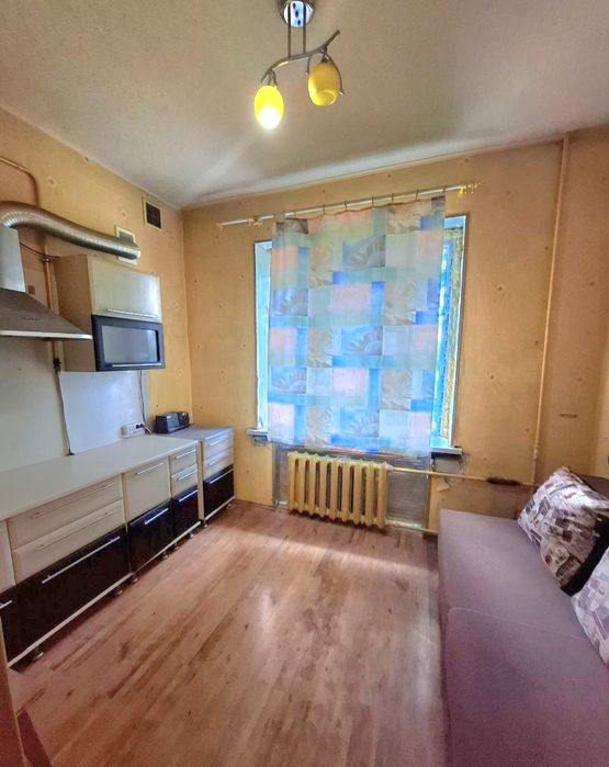 Продам  1к.кв метро Холодная Гора, " сталинка"  38 кв.м