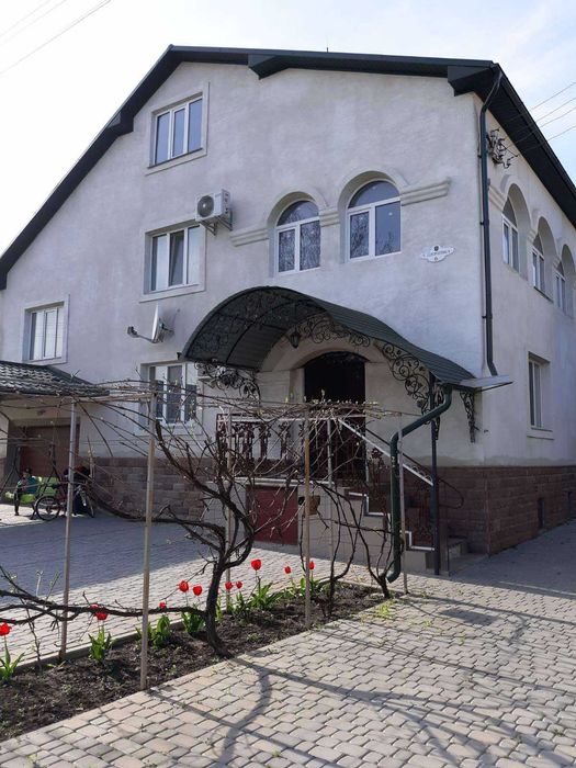 Будинок в смт Микулинці