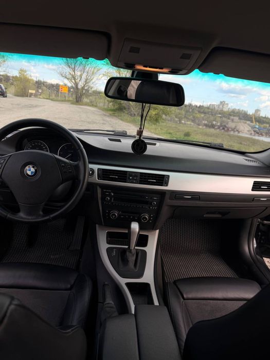 BMW E90 рестайлинг 2010 рік в гарному стані