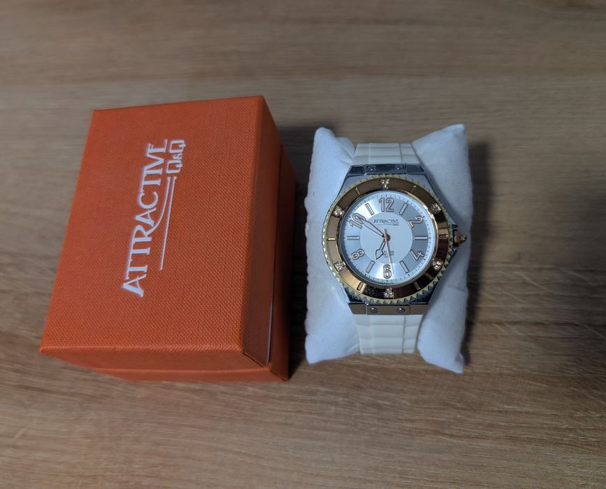 Zegarek damski Q&Q Attractive