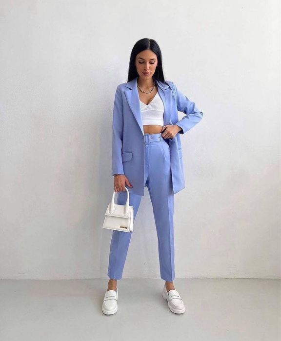 Брючний блакитний костюм