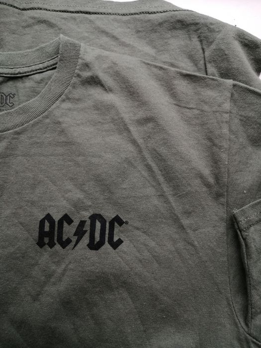 Футболка ACDC офіційний мерч хакі розмір S чоловіча жіноча стильна зелена  гурт рок AC DC ей сі ді сі