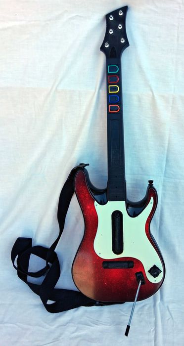 2 duas Guitarras e 1 micro Guitar Hero / Rock Band
