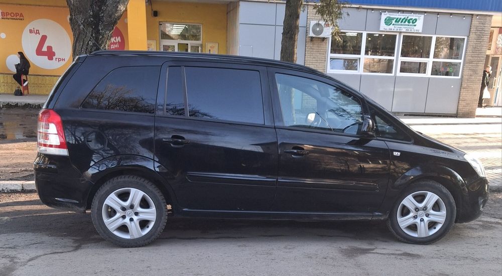 Опель Зафіра (В)