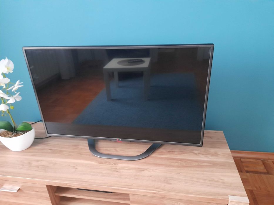 Telewizor LG uszkodzona mechanicznie matryca - TV  na części