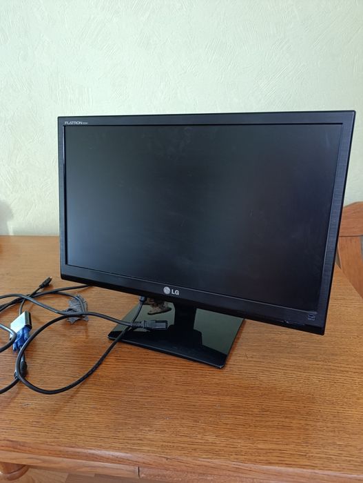 Монітор LG  Flatron E2241S - BN , діагональ 55 см