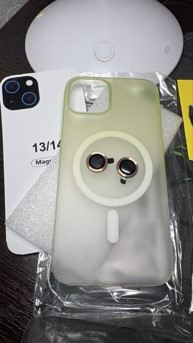 Чехол на iPhone 13 с защитными стеклами на камеру