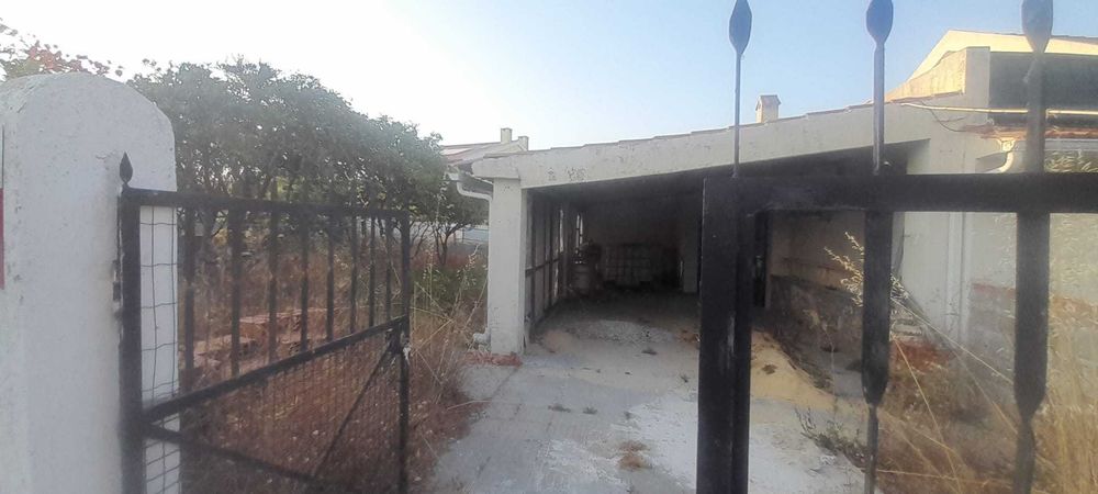 Terreno com projeto aprovado para moradia