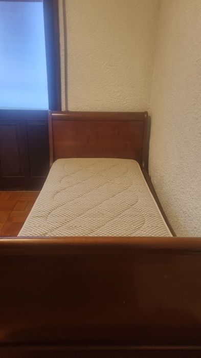 Cama solteiro 185*90 com estrado e colchão