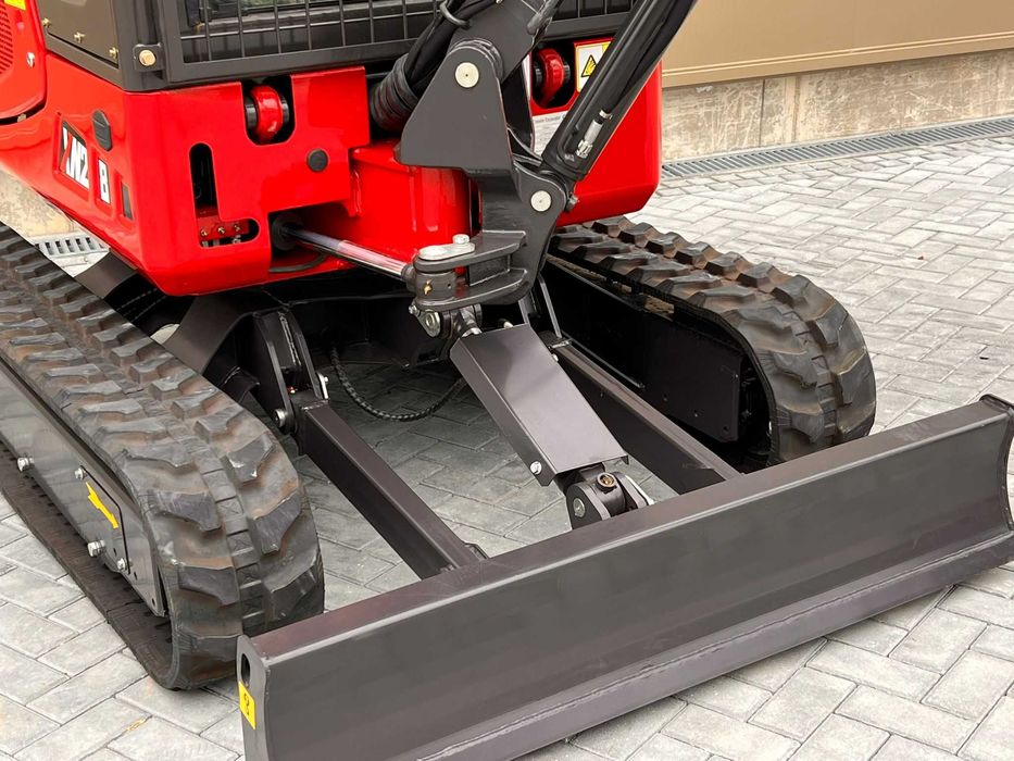 Mini Giratoria Rhinoceros xn28 c Motor Kubota