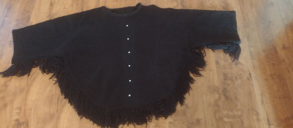 Sweter czarny oversize z frędzlami